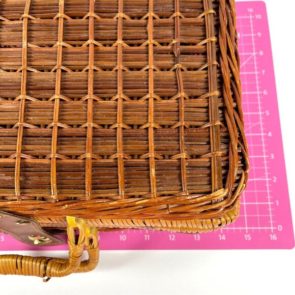 Woven Wicker Rattan Square Suitcase Handbag Picnic Basket Storage Leather VTG - Picture 10 of 16